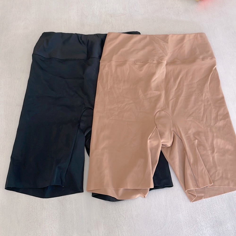 Set of 2 Women Shape wear.